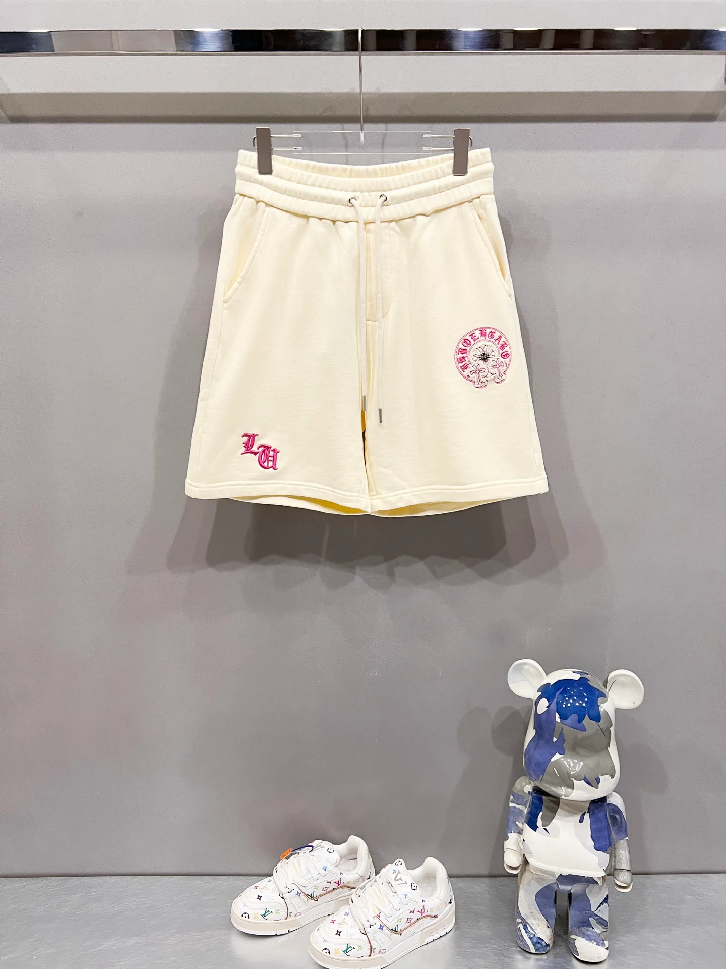 P190 chrome hearts/Chrome hearts pure cotton terry fabric shorts, three-dimensional Sanskrit cross hardware embroidery🪡LOGO logo, official synchronization, high version, high quality, fashionable personality, versatile trend, pure original quality, original fabric, tag, collar label, washed wheat, complete three standards, color: black, white, apricot. Size: S-XL